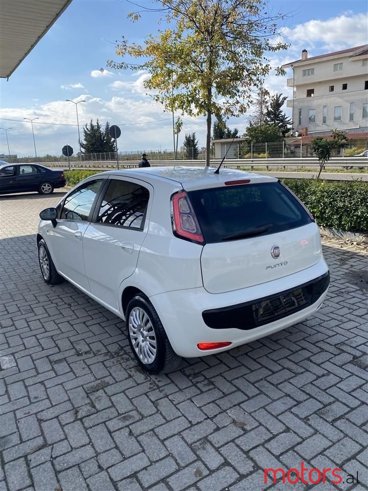 2011' Fiat Punto Evo photo #4