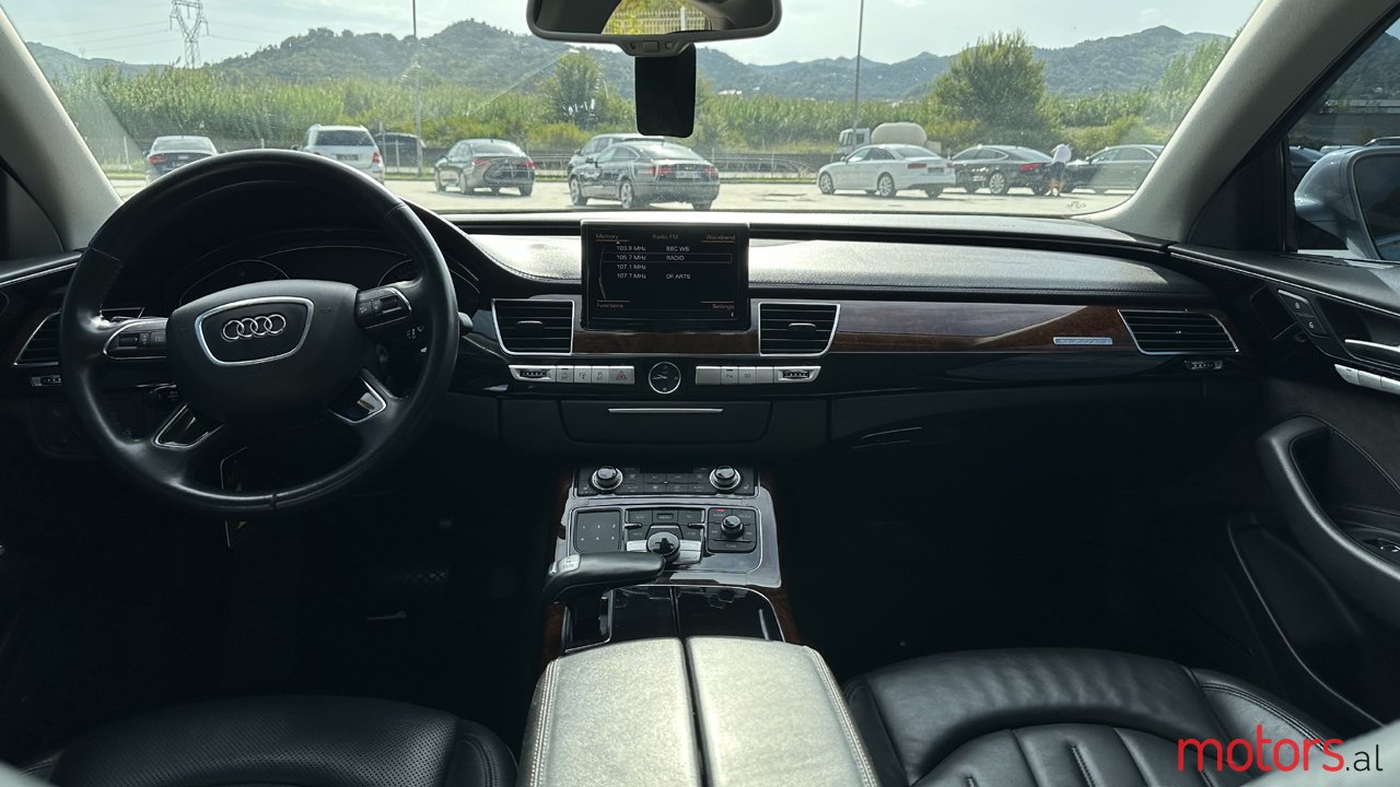 2012' Audi A8 photo #6