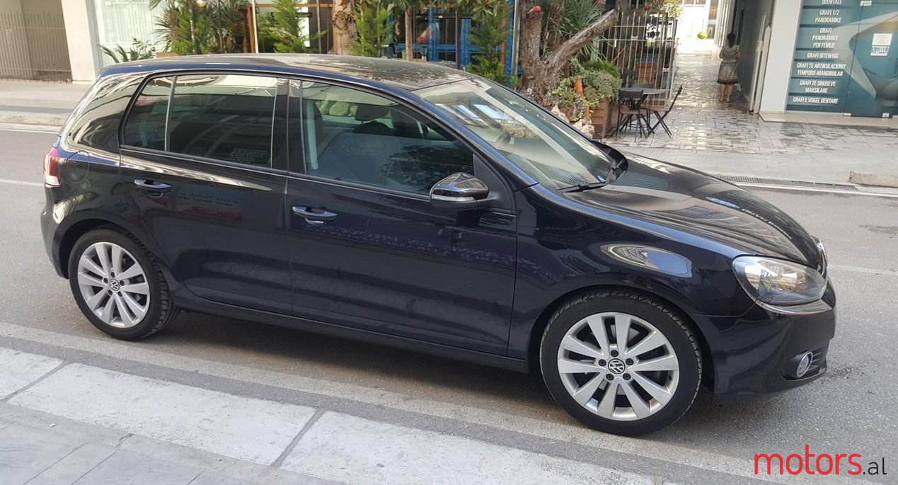 2009' Volkswagen Golf photo #1