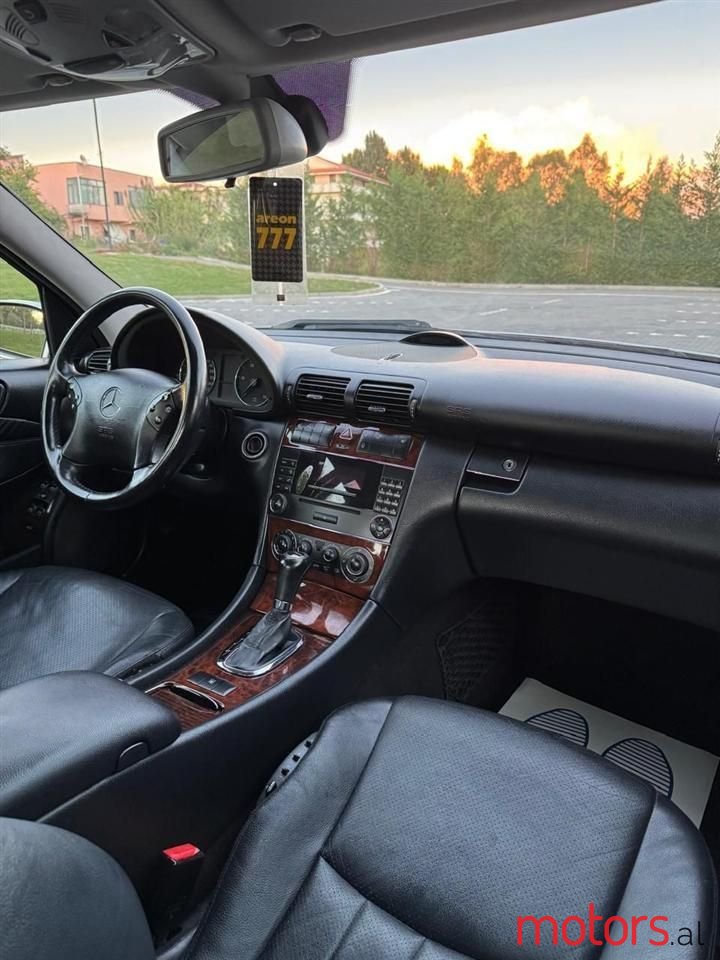 2005' Mercedes-Benz C 220 photo #2