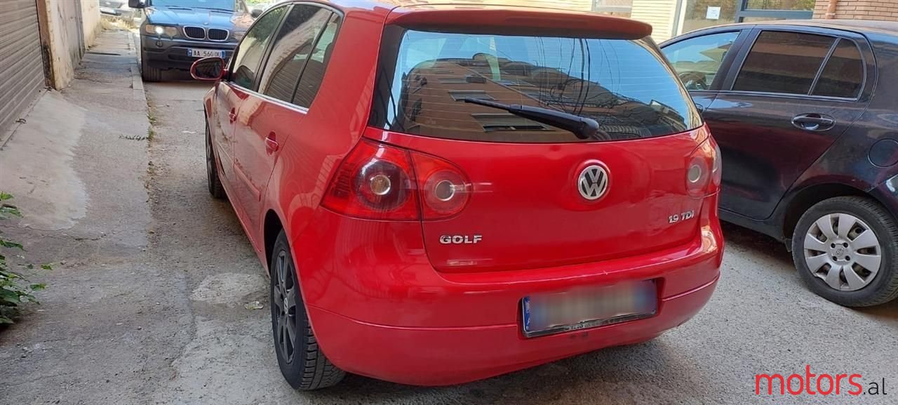 2004' Volkswagen Golf photo #4