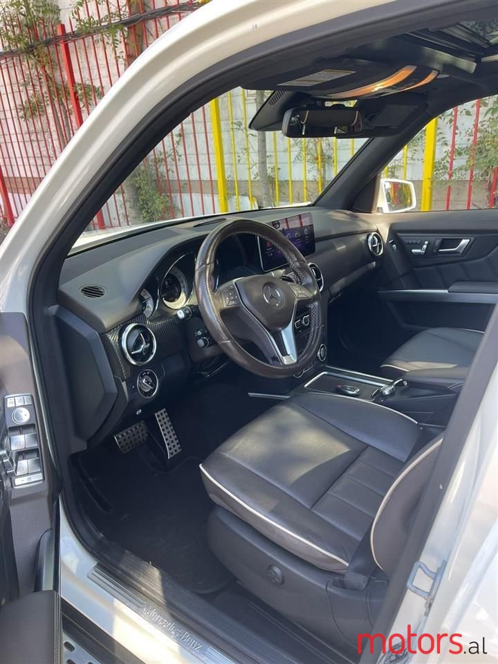 2015' Mercedes-Benz GLK 250 photo #3
