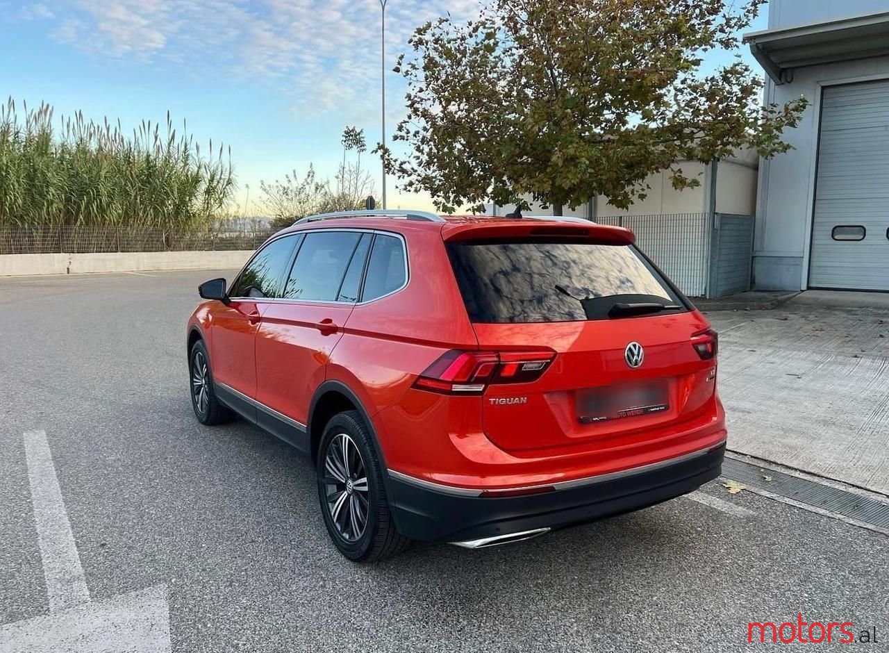 2018' Volkswagen Tiguan photo #2