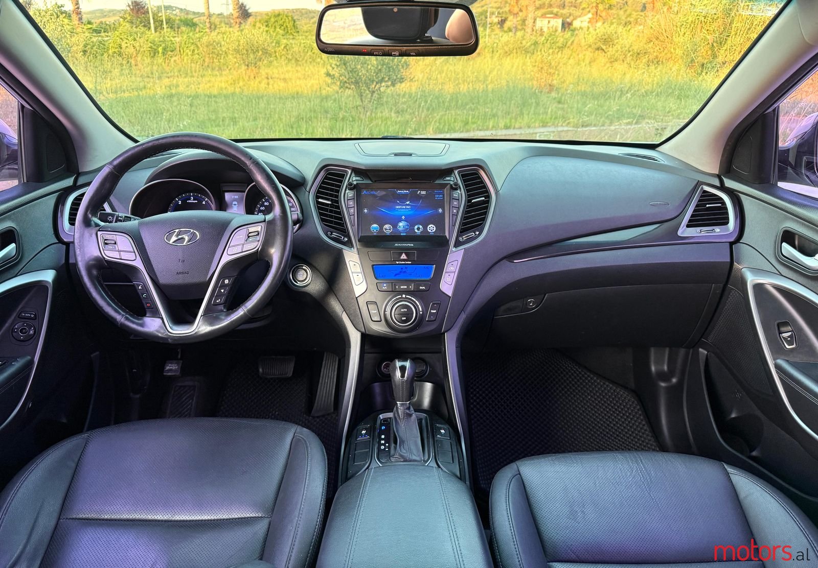 2015' Hyundai Santa Fe photo #3