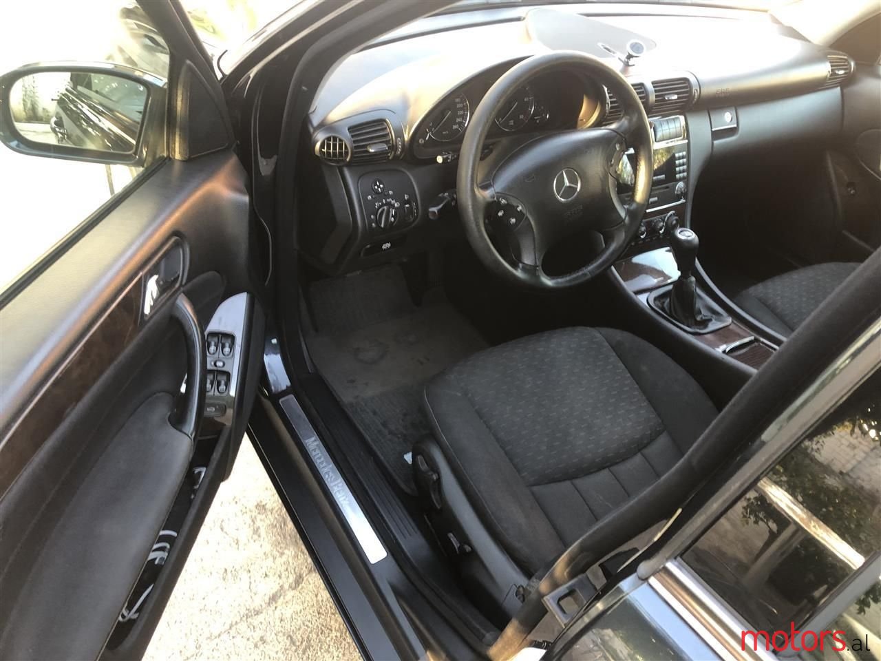 2004' Mercedes-Benz E 200 photo #6