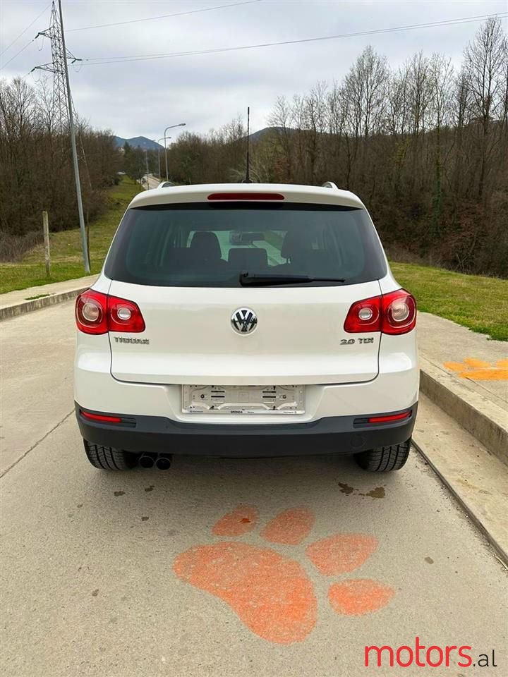 2010' Volkswagen Tiguan photo #3