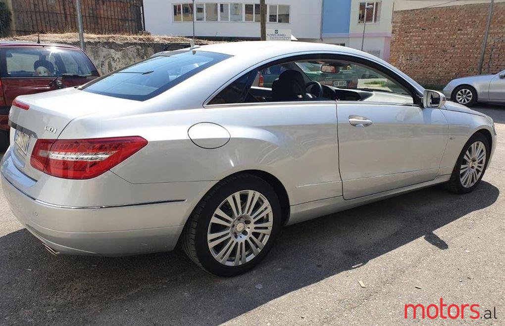 2011' Mercedes-Benz E 350 photo #1