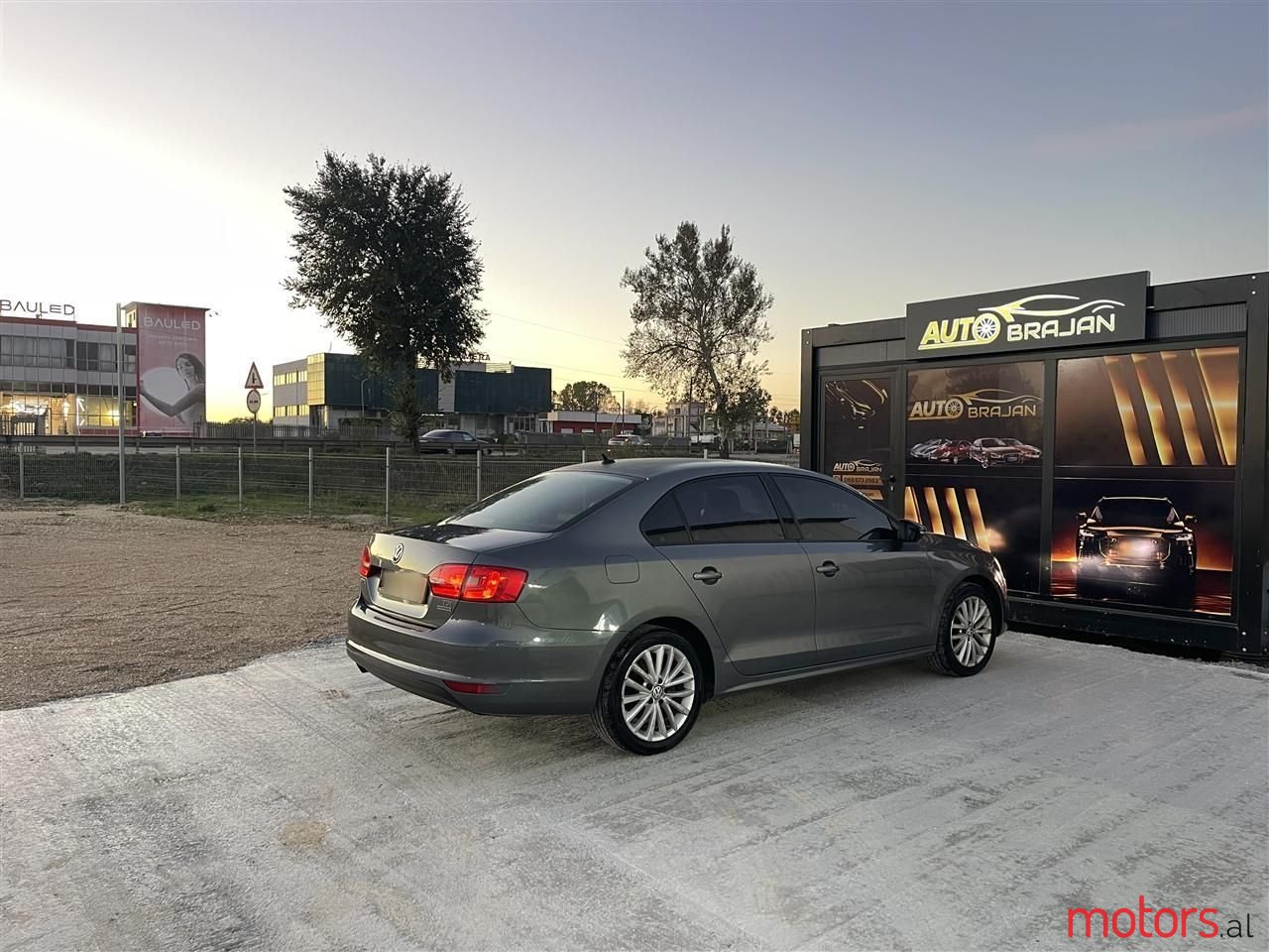 2012' Volkswagen Jetta photo #2