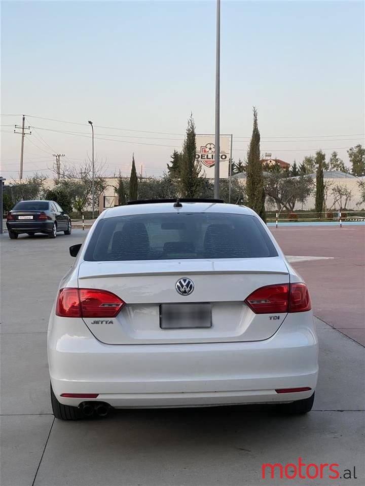 2012' Volkswagen Jetta photo #4