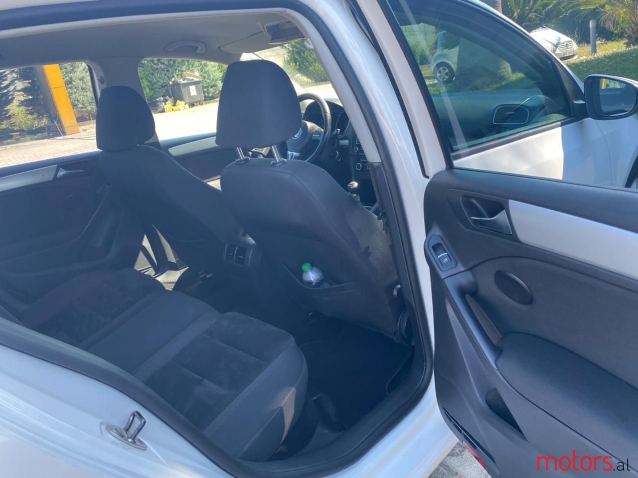 2010' Volkswagen Golf photo #5