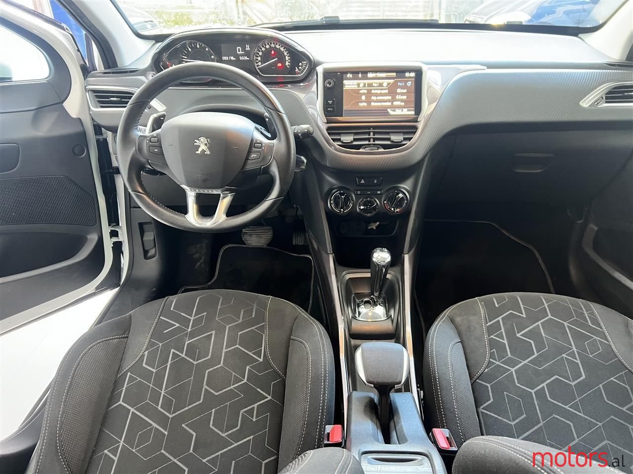 2013' Peugeot 2008 photo #3