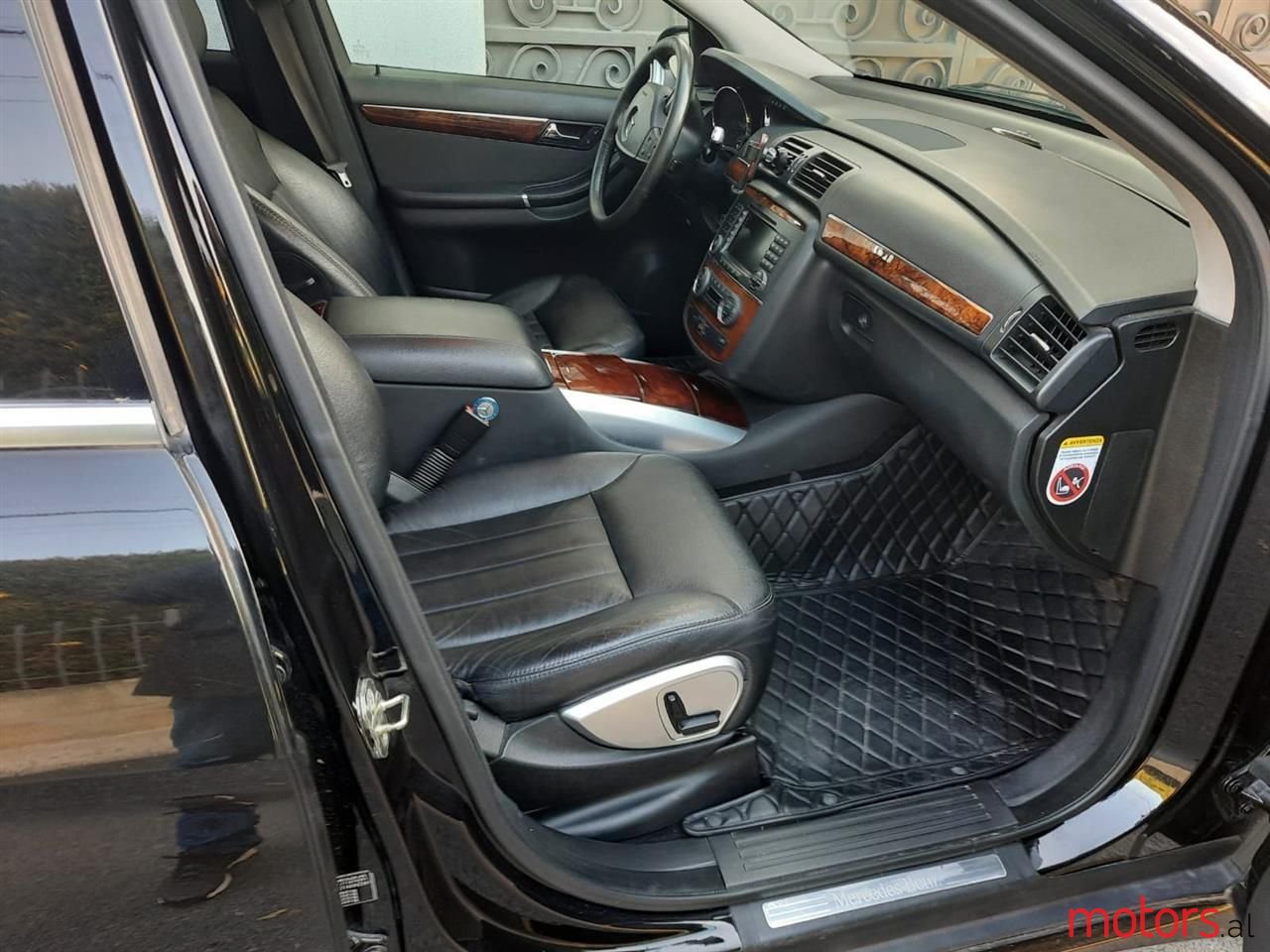 2006' Mercedes-Benz R 320 photo #3