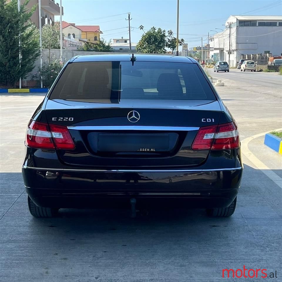 2010' Mercedes-Benz 220 photo #2