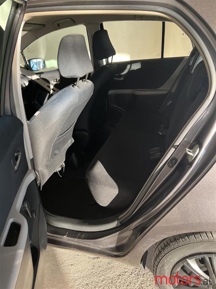 2008' Toyota Yaris photo #6