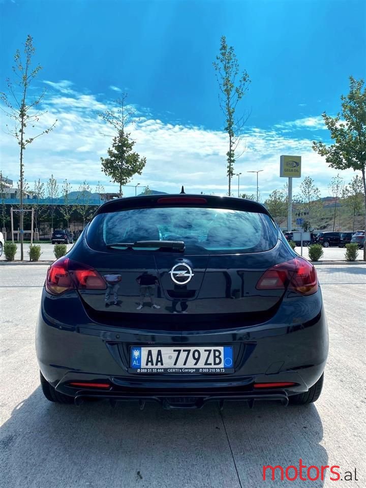 2011' Opel Astra photo #4