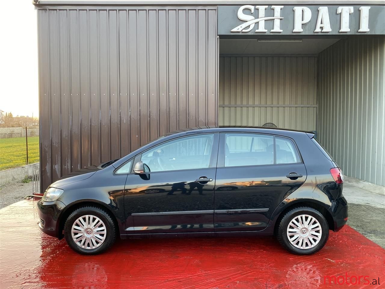 2011' Volkswagen Golf Plus photo #3