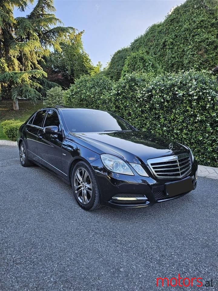 2012' Mercedes-Benz E 220 photo #5