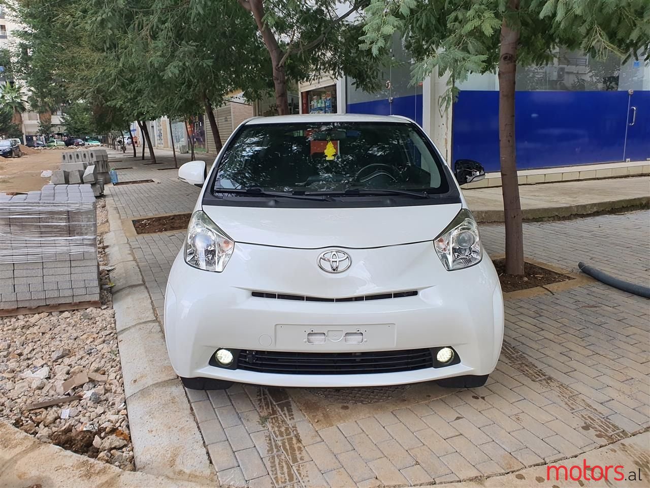 2009' Toyota iQ photo #2