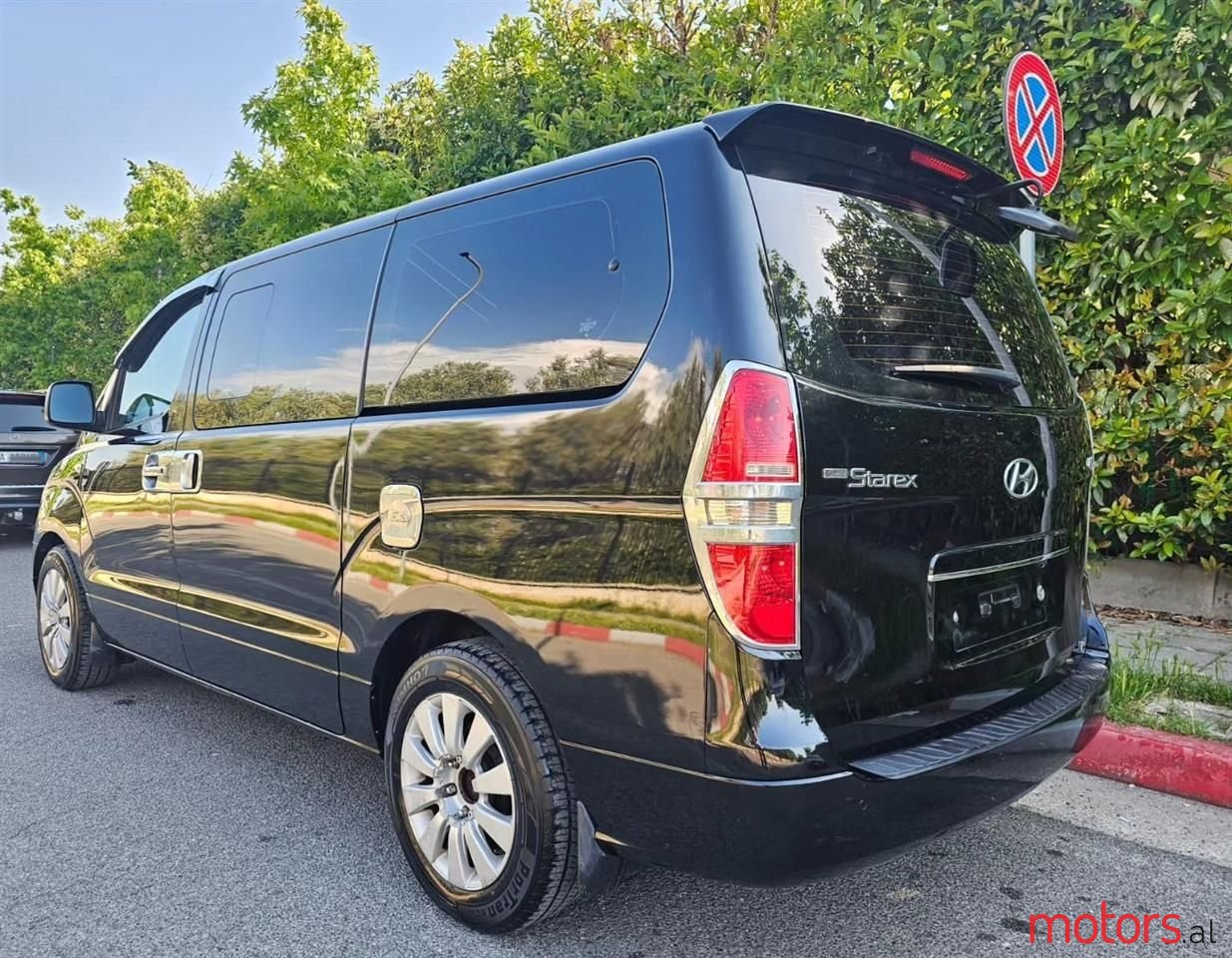 2012' Hyundai H-1 Starex photo #2