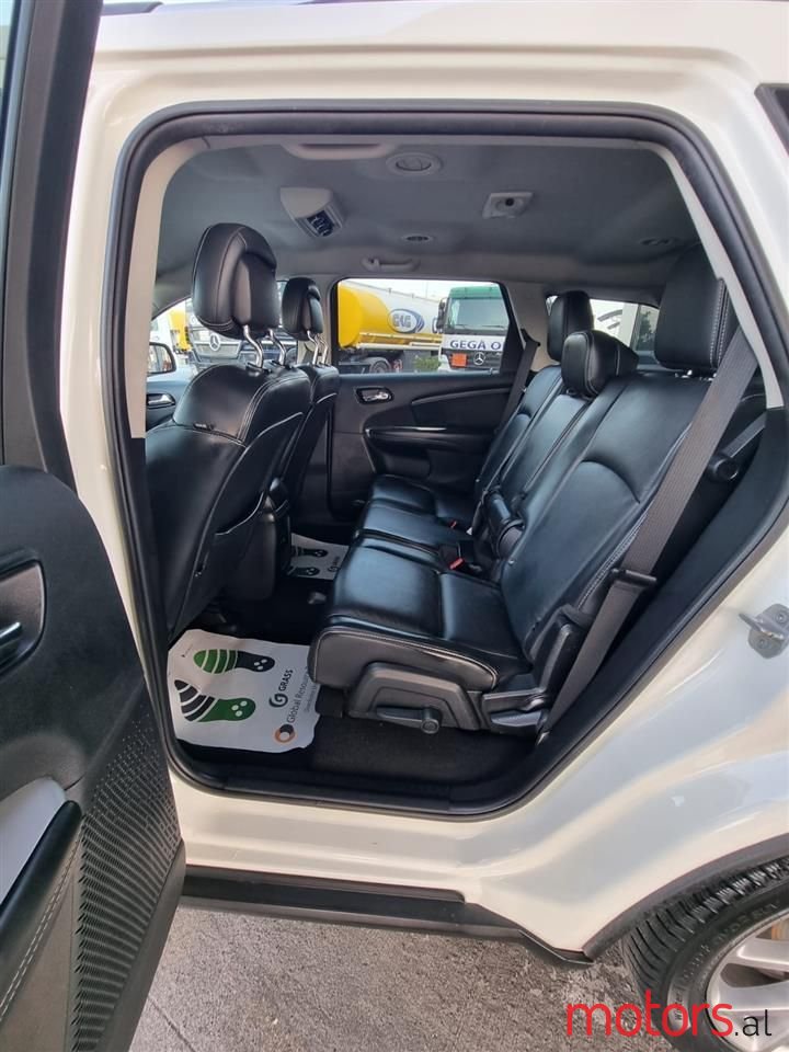 2012' Fiat Freemont photo #5