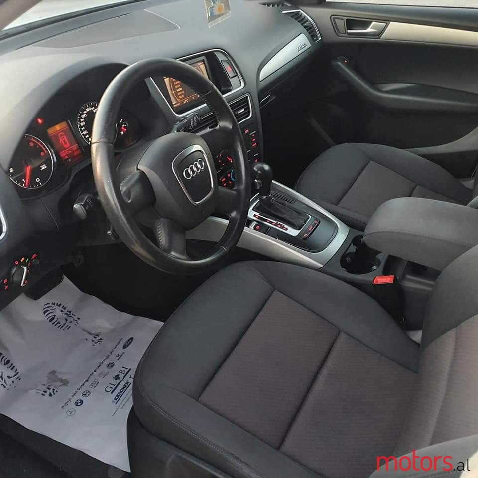 2010' Audi Q5 photo #5