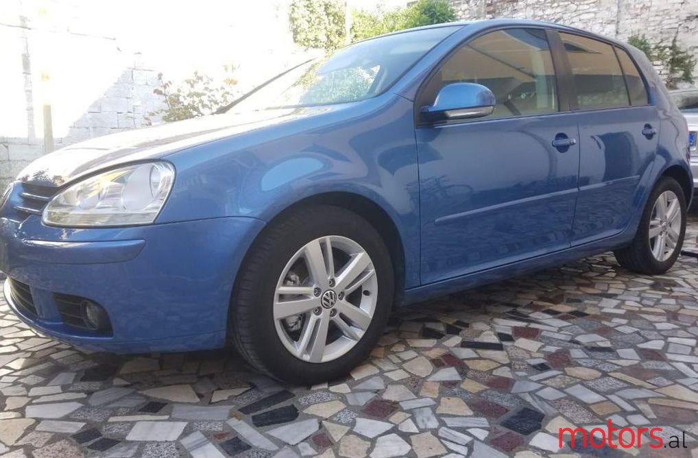 2004' Volkswagen Golf photo #1