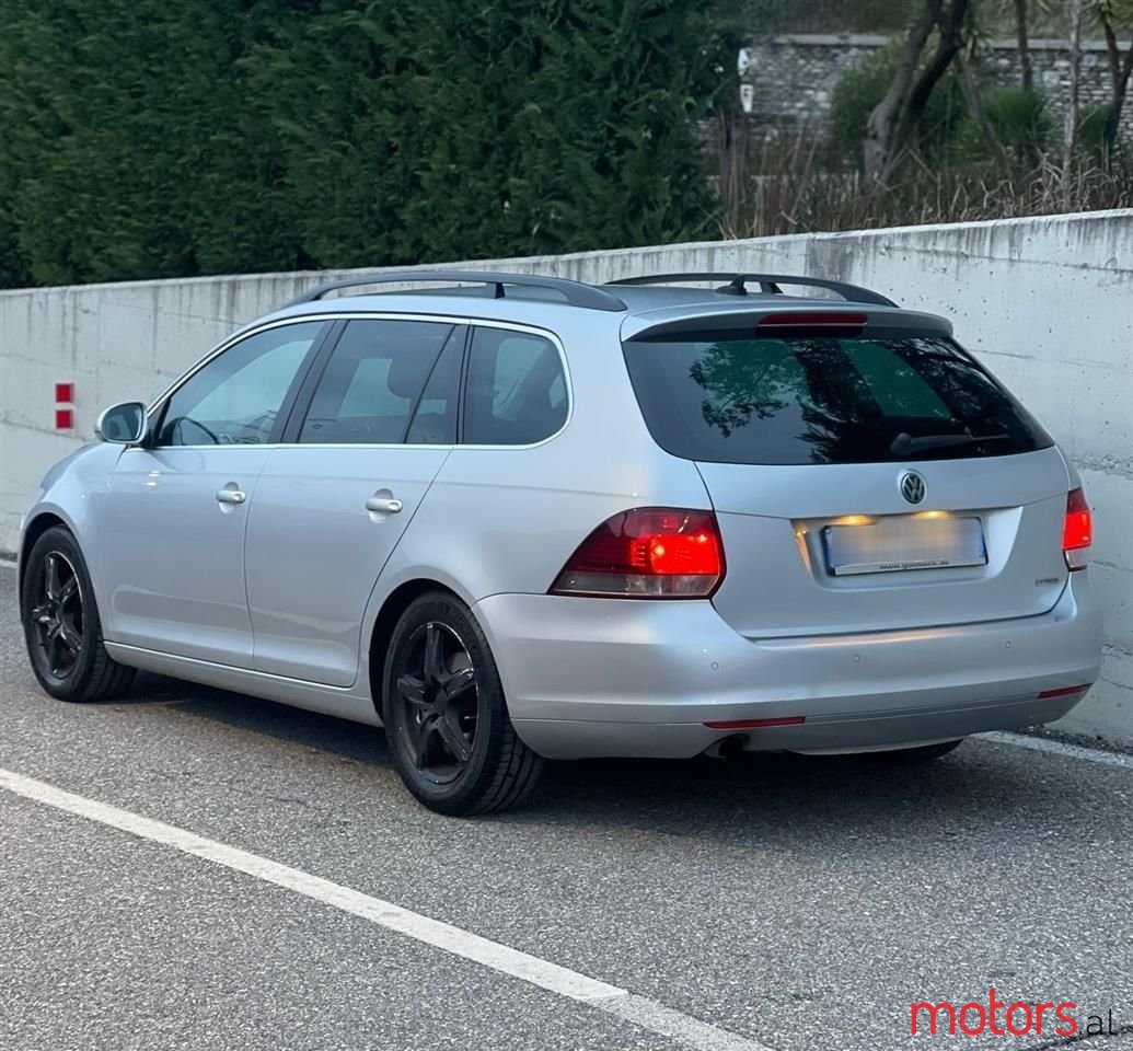 2010' Volkswagen Golf photo #2