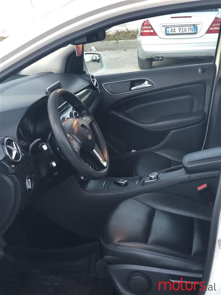 2013' Mercedes-Benz B 180 photo #2