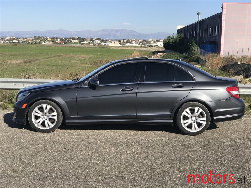 2011' Mercedes-Benz C 300 photo #1