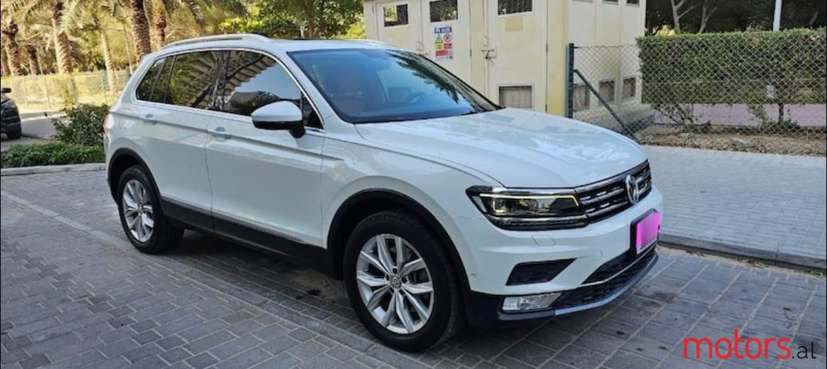 2017' Volkswagen Tiguan photo #5