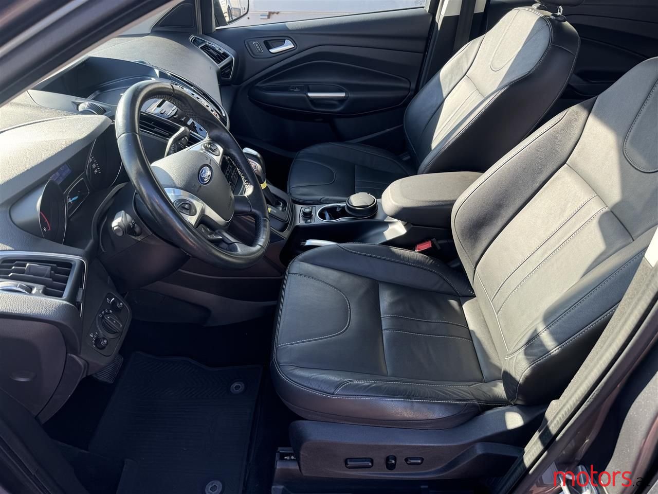 2014' Ford Kuga photo #2