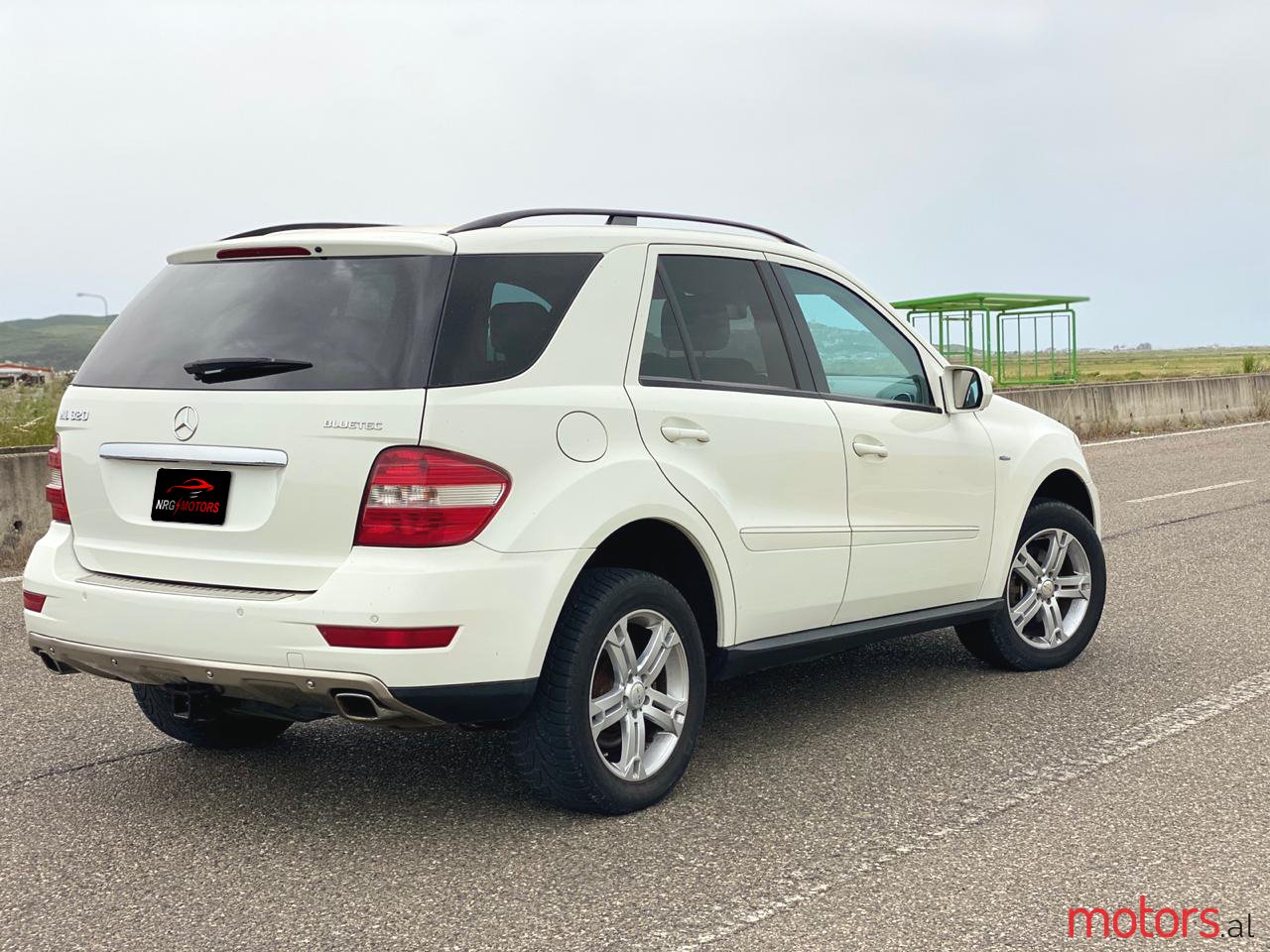 2009' Mercedes-Benz ML 300 photo #2