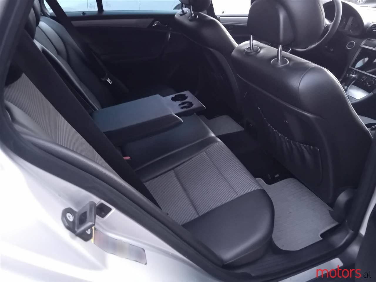 2005' Mercedes-Benz C 220 photo #3