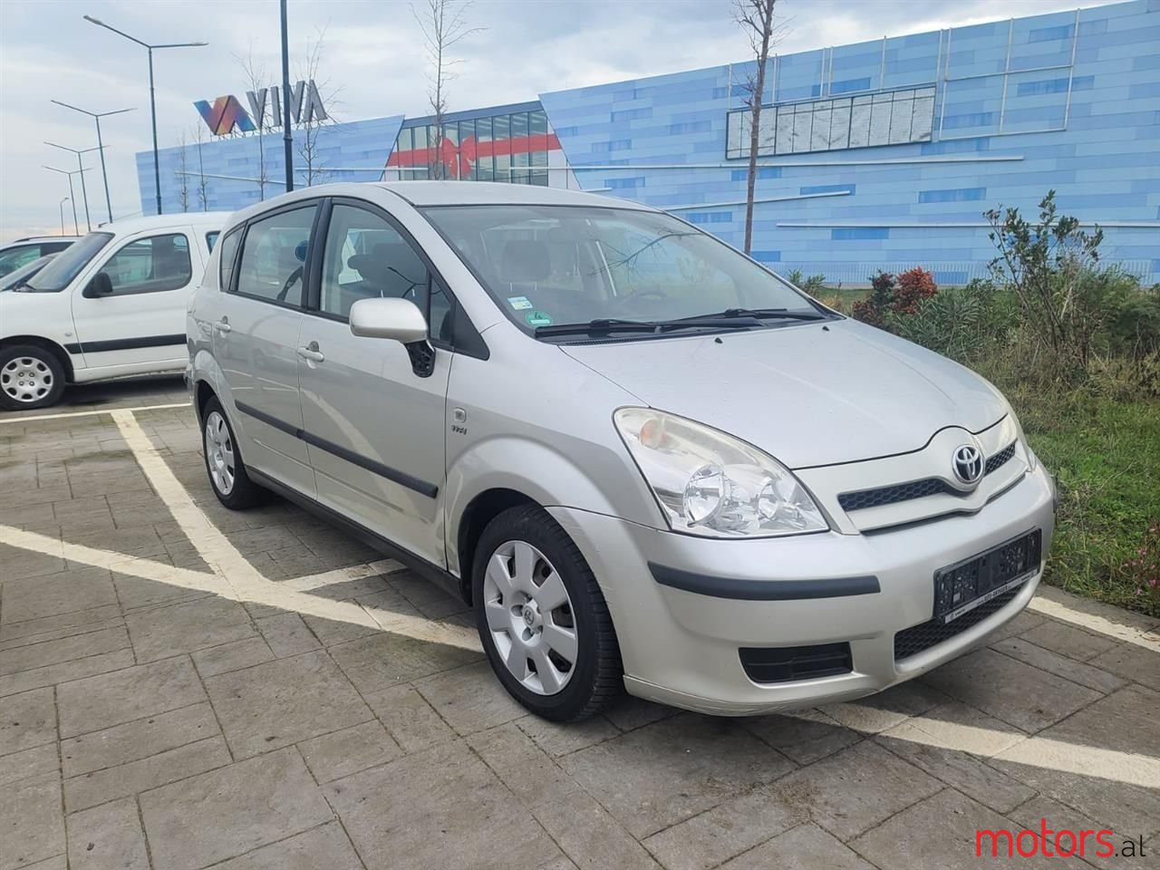 2005' Toyota Corolla Verso photo #1