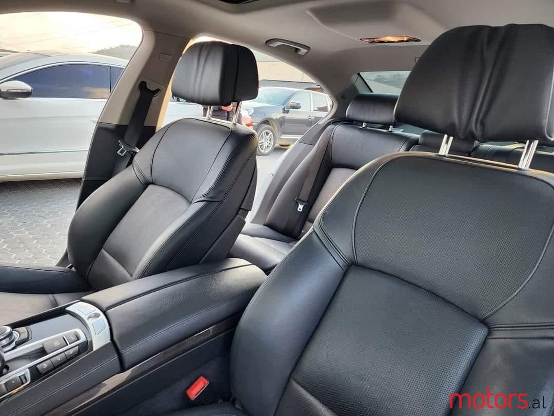 2013' BMW 740 photo #1