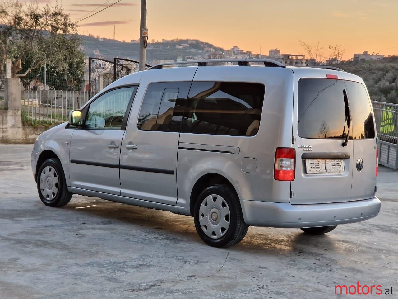 2009' Volkswagen Caddy photo #1