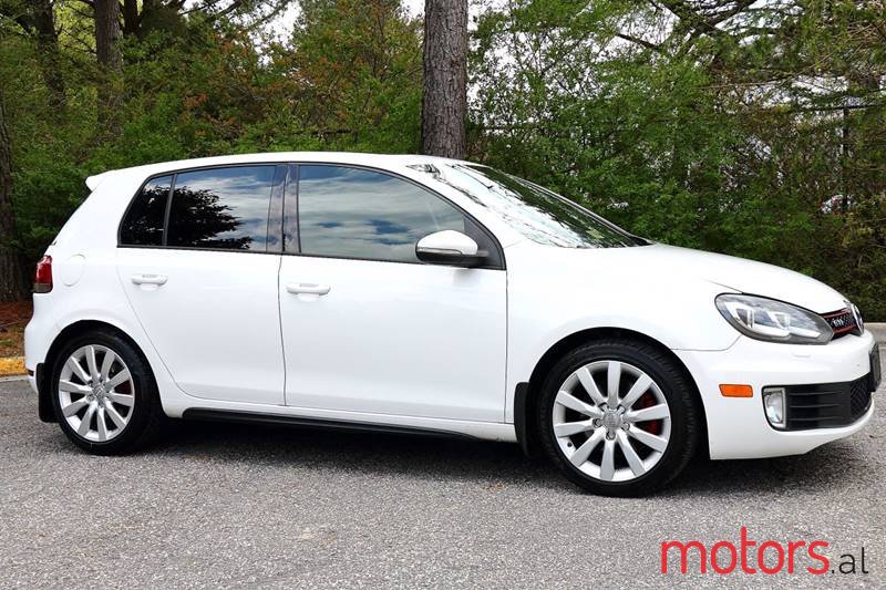 2010' Volkswagen Golf GTI photo #4