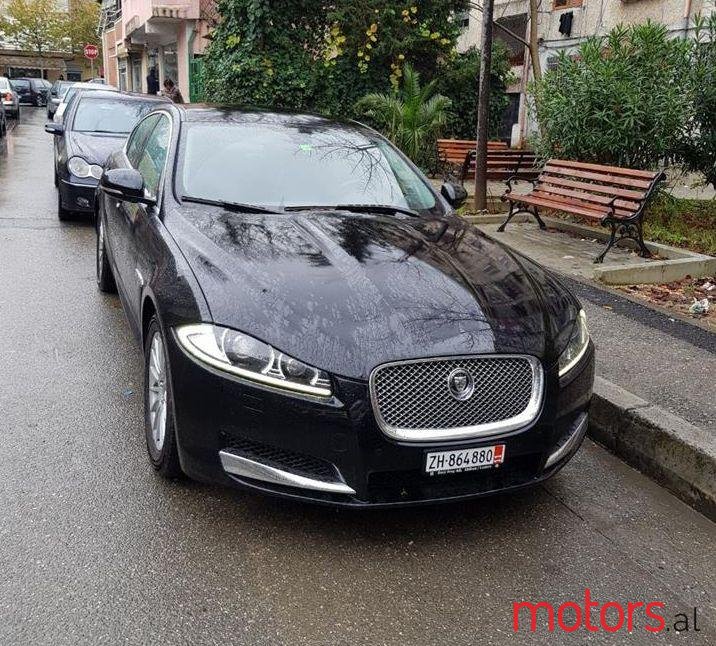 2012' Jaguar XF photo #3