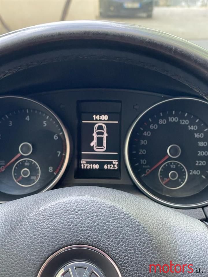 2010' Volkswagen Golf photo #2