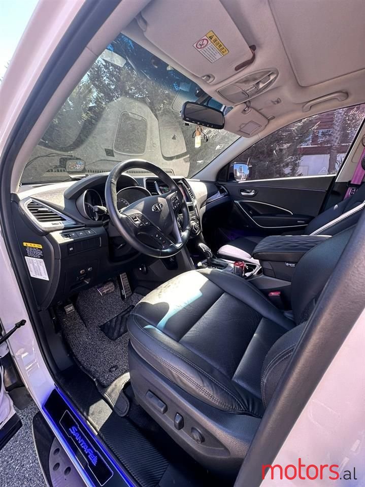 2014' Hyundai Santa Fe photo #5