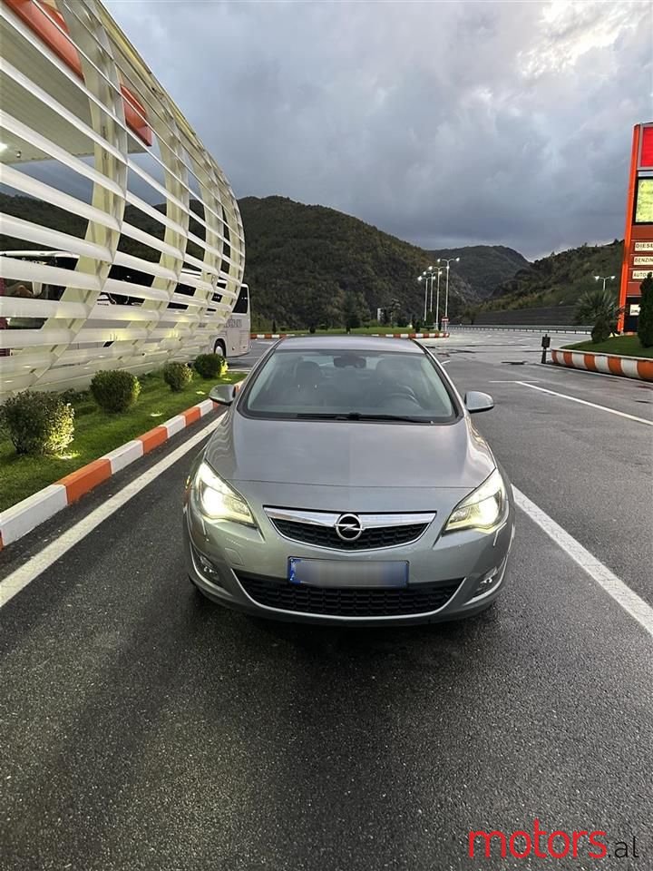 2012' Opel Astra photo #6