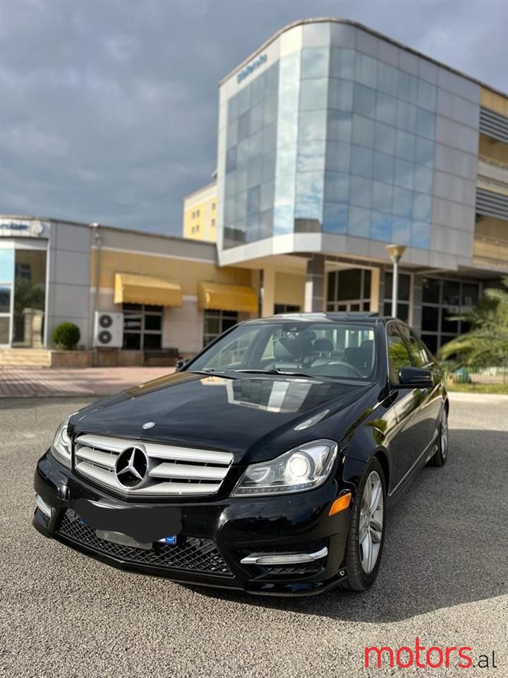 2012' Mercedes-Benz C 300 photo #1