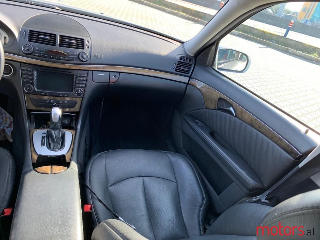 2005' Mercedes-Benz E 270 photo #2
