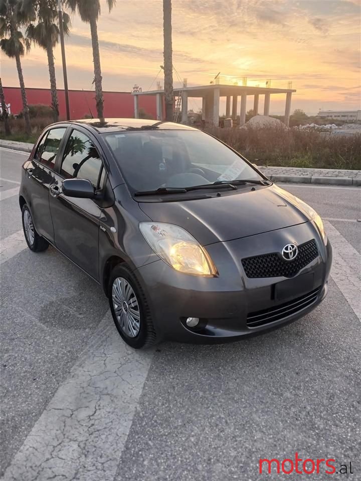 2008' Toyota Yaris photo #3