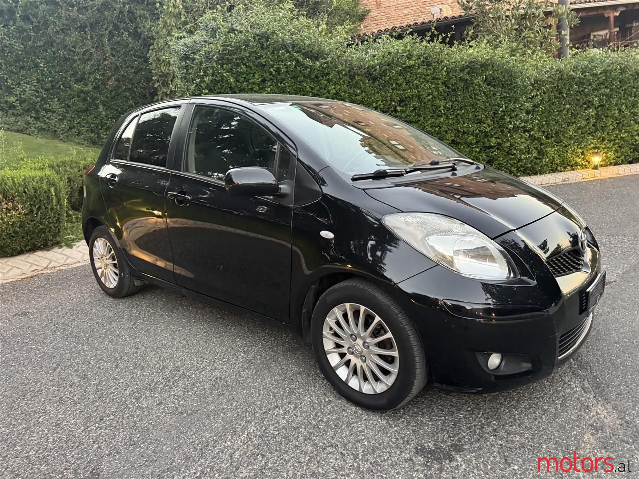 2009' Toyota Yaris photo #2