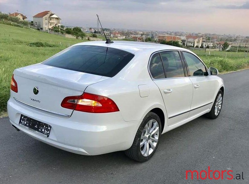 2009' Skoda Superb photo #3