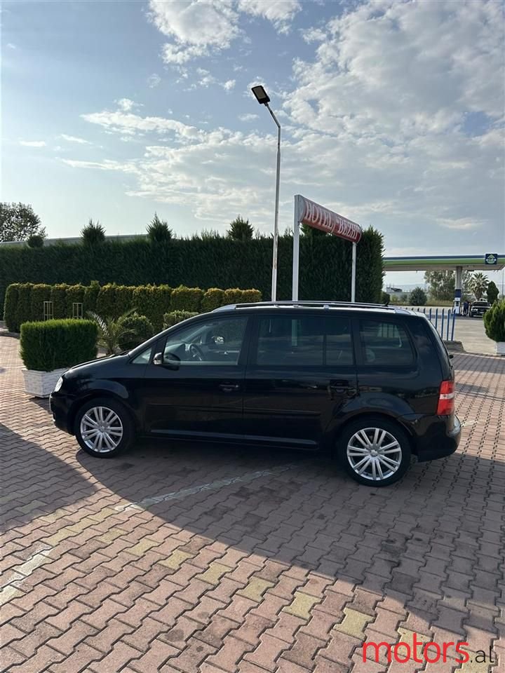 2006' Volkswagen Touran photo #6