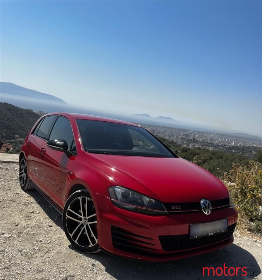 2017' Volkswagen Golf photo #1