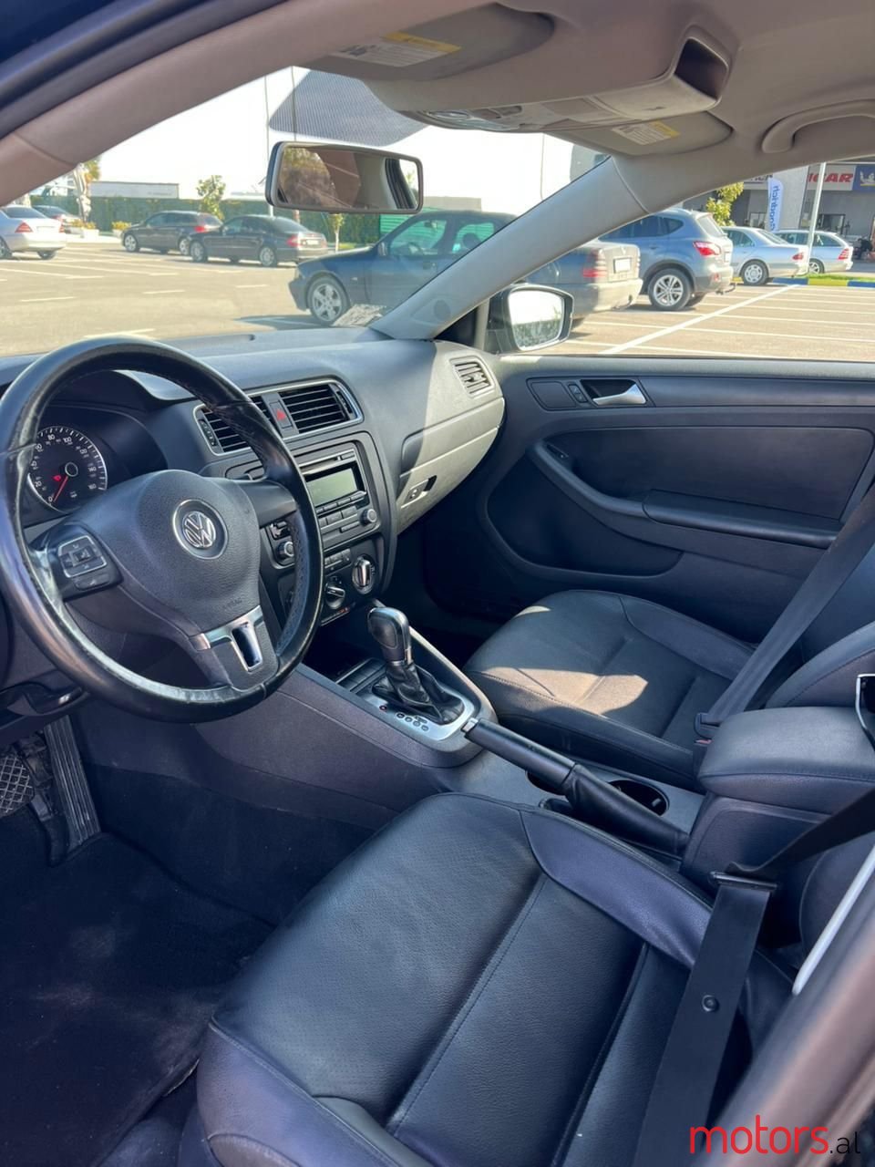 2012' Volkswagen Jetta photo #5