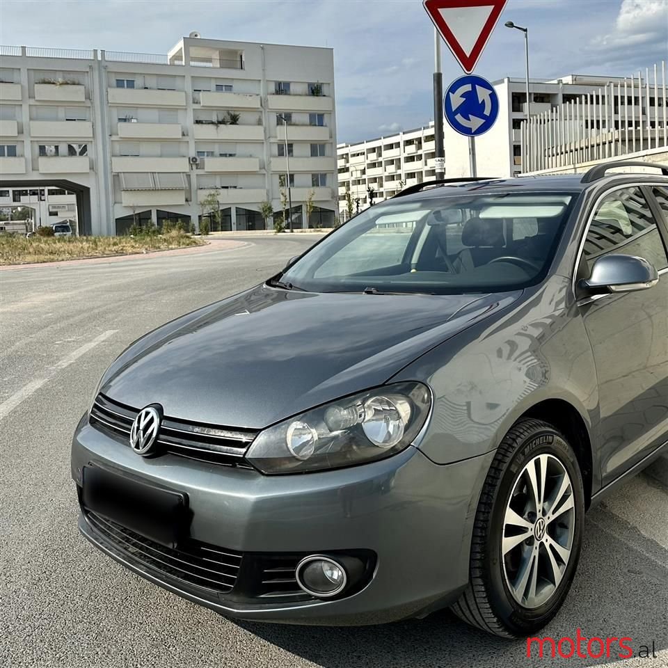 2010' Volkswagen Golf photo #1